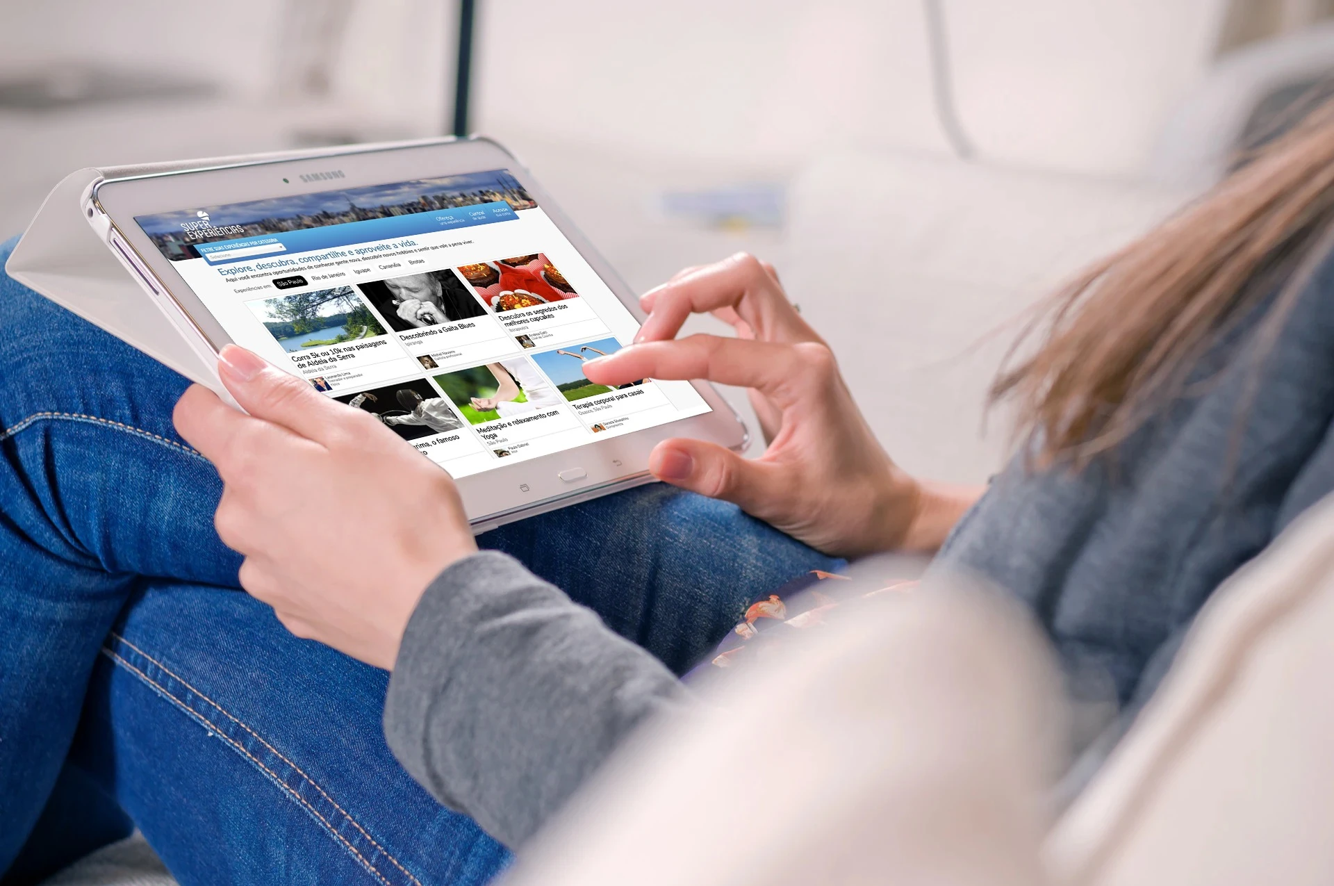Super Experiências’ travel marketplace displayed on a tablet.